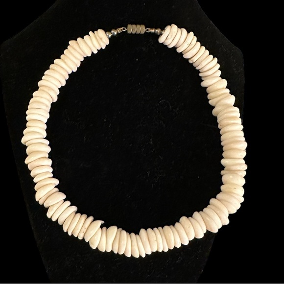 VINTAGE 1970’s HAWAIIAN LARGE PUKA SHELL NECKLACE WITH BARREL CLASP - Picture 3 of 13